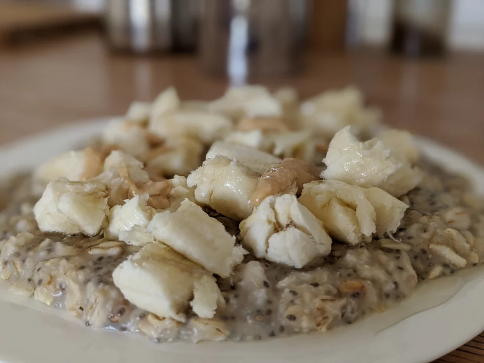 Mingau de aveia com banana e canela